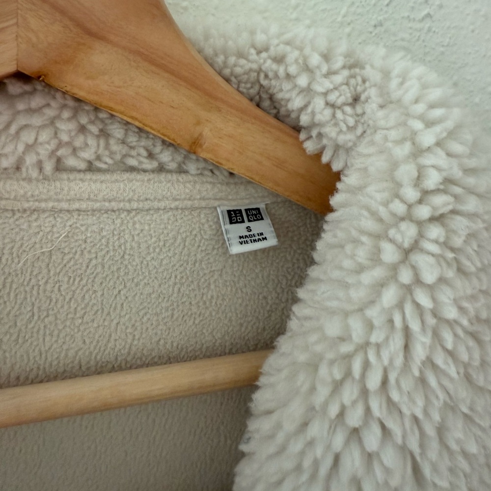 ❗️SOLD❗️Uniqlo Cream Teddy Jacket - Picture 4 of 9